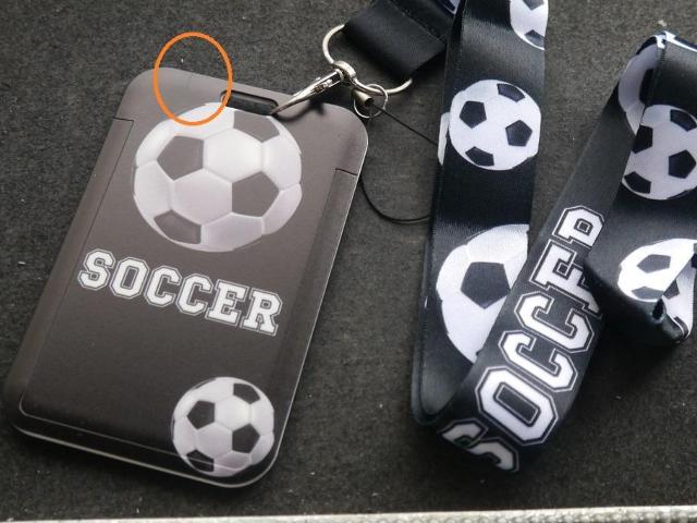難あり☆新品 サッカー サッカーボール IDカードホルダーケース付ネックストラップ < 男性ファッション  難あり☆新品 サッカー サッカーボール IDカードホルダーケース付ネックストラップ < 男性ファッションの