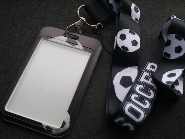 難あり☆新品 サッカー サッカーボール IDカードホルダーケース付ネックストラップ < 男性ファッション  難あり☆新品 サッカー サッカーボール IDカードホルダーケース付ネックストラップ < 男性ファッションの