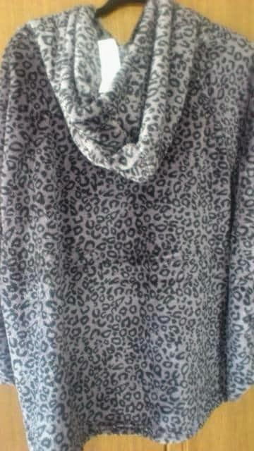 フリーサイズ!新品!軽く暖か!ふわもこフリースポンチョ豹柄 < 女性ファッション  フリーサイズ!新品!軽く暖か!ふわもこフリースポンチョ豹柄 < 女性ファッションの