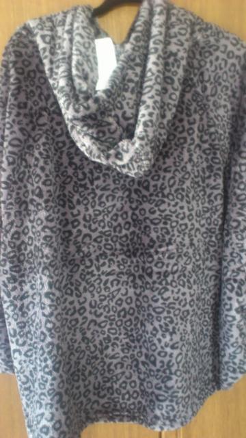 フリーサイズ!新品!軽く暖か!ふわもこフリースポンチョ豹柄 < 女性ファッション  フリーサイズ!新品!軽く暖か!ふわもこフリースポンチョ豹柄 < 女性ファッションの