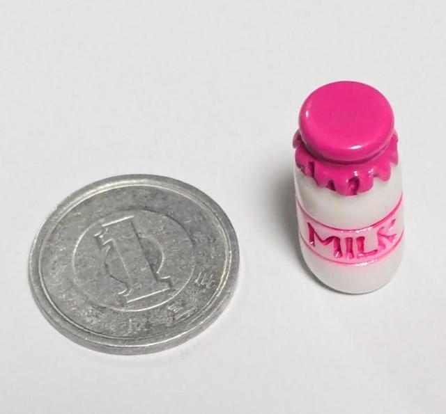 ミニチュア★牛乳瓶A★ラズベリー★ミルク★MILK★色違いあります♪ドールハウスに★ < おもちゃ  ミニチュア★牛乳瓶A★ラズベリー★ミルク★MILK★色違いあります♪ドールハウスに★ < おもちゃの