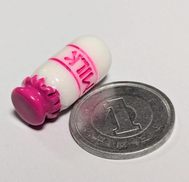 ミニチュア★牛乳瓶A★ラズベリー★ミルク★MILK★色違いあります♪ドールハウスに★ < おもちゃ  ミニチュア★牛乳瓶A★ラズベリー★ミルク★MILK★色違いあります♪ドールハウスに★ < おもちゃの