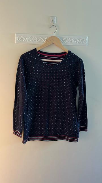 ユニクロ ドット柄 長袖カットソー 水玉 ネイビー 紺 M < ブランド ユニクロ ドット柄 長袖カットソー 水玉 ネイビー 紺 M < ブランドの