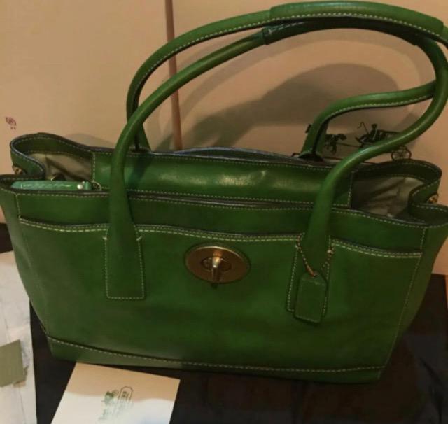 正規品未使用に近COACHオールドコーチレザー本革ターンロックロゴ型押しゴールド金具ビジネスバッグ通勤グリーンオールレザー頑丈上品 < ブランド  正規品未使用に近COACHオールドコーチレザー本革ターンロックロゴ型押しゴールド金具ビジネスバッグ通勤グリーンオールレザー頑丈上品 < ブランドの