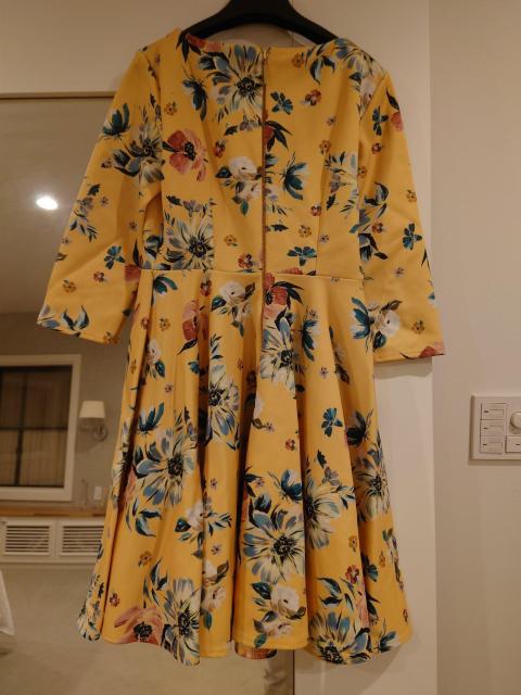 Closet フラワープリント イエローワンピース UK 8 Мサイズ < 女性ファッション Closet フラワープリント イエローワンピース UK 8 Мサイズ < 女性ファッションの