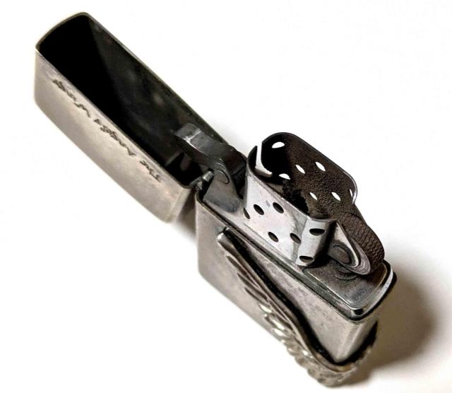 Zippo The Angel's Wings �@�W�b�|�[�E���C�^�[�@�V�g�̉H�@�V���A���i���o�[���� �� �j���t�@�b�V������ 