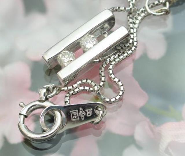 プラチナ ダイヤがキラッ バーペンダント Pt850 造幣局★3.545★2829cxy★プレゼントにも < 女性アクセサリー/時計  プラチナ ダイヤがキラッ バーペンダント Pt850 造幣局★3.545★2829cxy★プレゼントにも < 女性アクセサリー/時計の