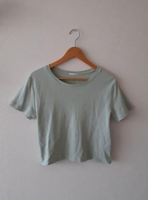 GU ジーユー◆グリーン ショート クロップド丈 コットン Tシャツ◆Mサイズ < ブランド  GU ジーユー◆グリーン ショート クロップド丈 コットン Tシャツ◆Mサイズ  < ブランドの