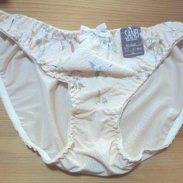 新品衣類 クリーム色花柄 LL < 女性ファッション 新品衣類 クリーム色花柄 LL < 女性ファッションの