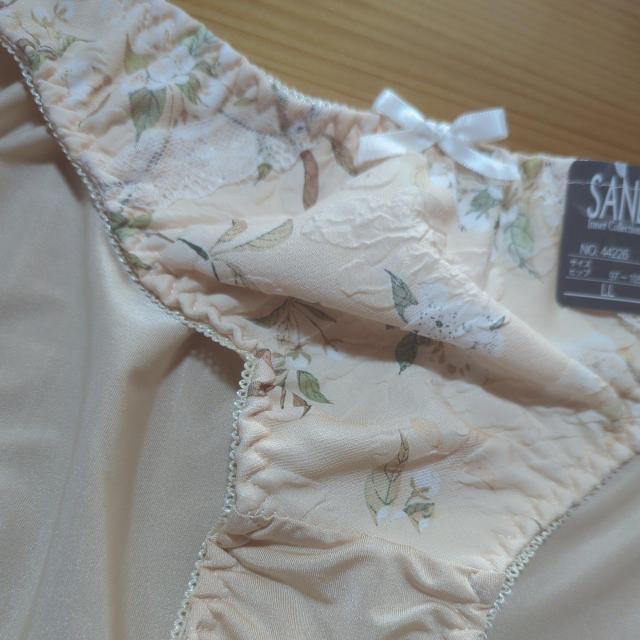 新品衣類 クリーム色花柄 LL < 女性ファッション 新品衣類 クリーム色花柄 LL < 女性ファッションの