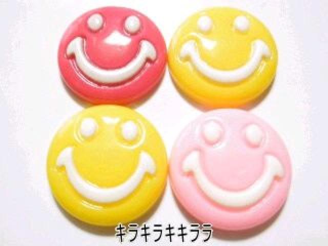 《New》デコパーツ★スマイル*ニコちゃん【3色=4個セット】 < 香水/コスメ/ネイル  《New》デコパーツ★スマイル*ニコちゃん【3色=4個セット】  < 香水/コスメ/ネイルの