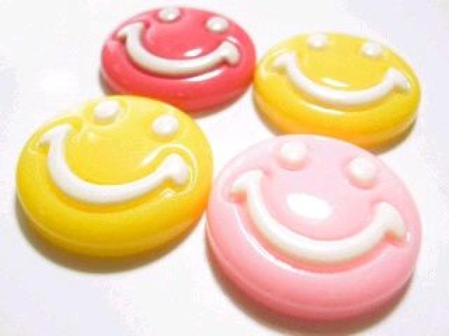 《New》デコパーツ★スマイル*ニコちゃん【3色=4個セット】 < 香水/コスメ/ネイル  《New》デコパーツ★スマイル*ニコちゃん【3色=4個セット】 < 香水/コスメ/ネイルの