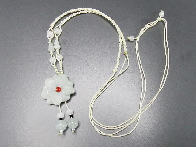 訳有格安処分一点物天然石ひすい花彫り糸ネックレスUK2-2-16a < 女性アクセサリー/時計  訳有格安処分一点物天然石ひすい花彫り糸ネックレスUK2-2-16a  < 女性アクセサリー/時計の