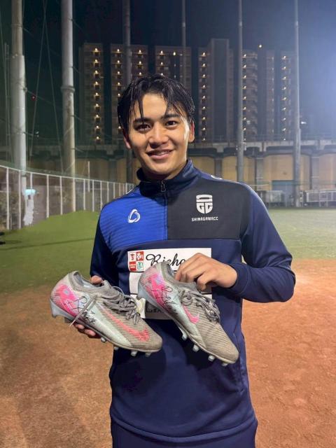 FW 24 岩井 隆太選手 実使用・直筆サイン入りスパイク < レジャー/スポーツ FW 24 岩井 隆太選手 実使用・直筆サイン入りスパイク < レジャー/スポーツの