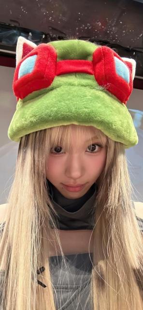 TWICE CHAEYOUNG チェヨン キーホルダー レッド < タレントグッズ TWICE CHAEYOUNG チェヨン キーホルダー レッド < タレントグッズの