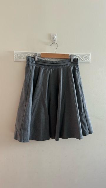 アースミュージック&エコロジー ウエストタックミディフレアスカート ライトグレー ひざ丈 < ブランド アースミュージック&エコロジー ウエストタックミディフレアスカート ライトグレー ひざ丈 < ブランドの