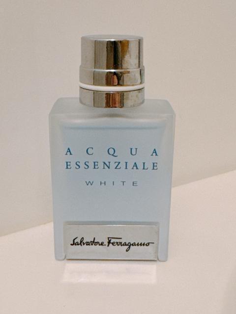 SALVATORE FERRAGAMO �T�����@�g�[�� �t�F���K�� �A�N�A �G�b�Z���c�B�A�[�� �z���C�g ���背�A���� 30ml  �� �u�����h�� 