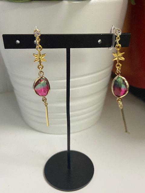 ハンドメイド フレームガラス変形オーバルのグリーンとピンクのグラデーションの樹脂のノンホールピアス  ピアスに変更可能 < 女性ファッション  ハンドメイド フレームガラス変形オーバルのグリーンとピンクのグラデーションの樹脂のノンホールピアス  ピアスに変更可能  < 女性ファッションの