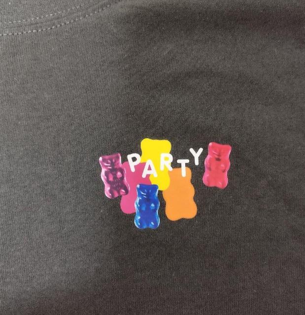 HARIBO パーティーグミ Tシャツ 黒 < 女性ファッション  HARIBO パーティーグミ Tシャツ 黒 < 女性ファッションの