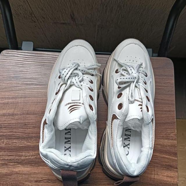 新品 22.5cm レディース スニーカー ホワイト シューズ 靴 カジュアル < 女性ファッション  新品 22.5cm レディース スニーカー ホワイト シューズ 靴 カジュアル < 女性ファッションの