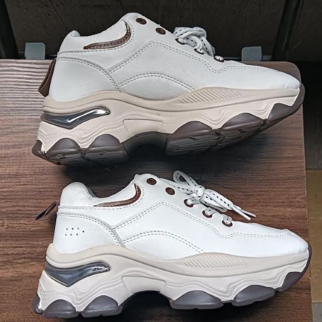 新品 22.5cm レディース スニーカー ホワイト シューズ 靴 カジュアル < 女性ファッション  新品 22.5cm レディース スニーカー ホワイト シューズ 靴 カジュアル < 女性ファッションの