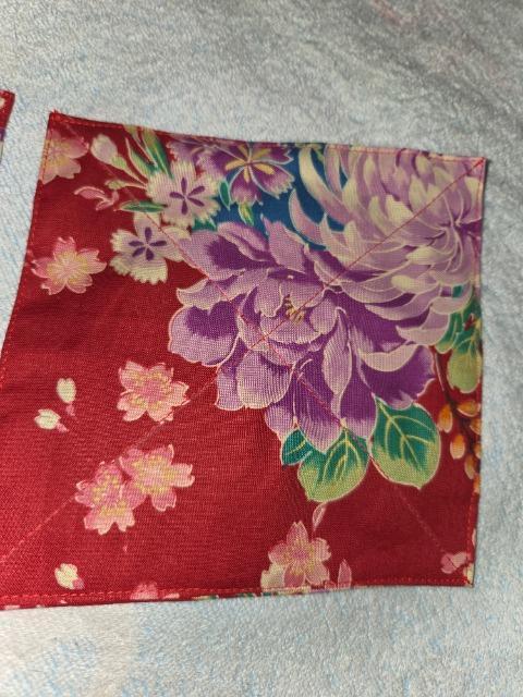 ★赤×大牡丹桜柄コースター2枚セット < キッズ/ベビー  ★赤×大牡丹桜柄コースター2枚セット < キッズ/ベビーの