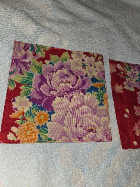 ★赤×大牡丹桜柄コースター2枚セット < キッズ/ベビー  ★赤×大牡丹桜柄コースター2枚セット < キッズ/ベビーの