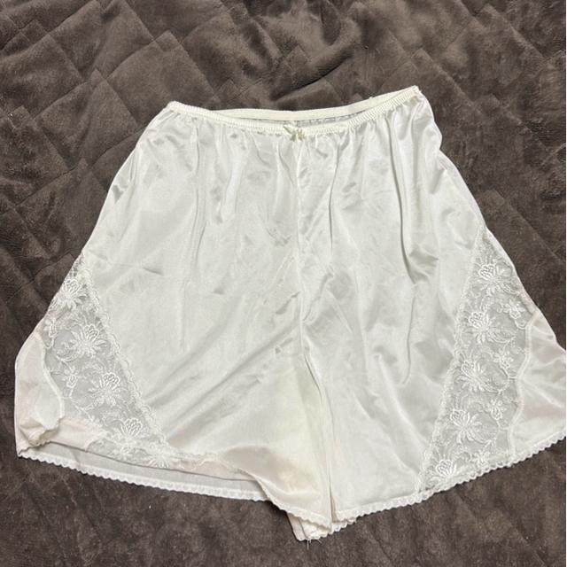 タンス整理品 衣類 おまとめOK ホームクリーニング済み ペチパンツ ホワイト Lサイズ < 女性ファッション  タンス整理品 衣類 おまとめOK ホームクリーニング済み ペチパンツ ホワイト Lサイズ  < 女性ファッションの
