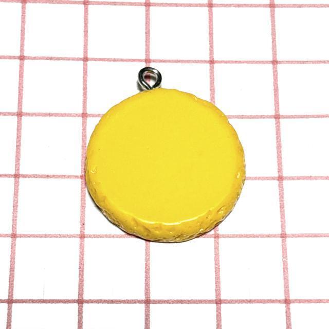 604 焼き立てピザ ホール 1個 樹脂チャーム 食品ミニチュア アクセサリーパーツ オブジェにも < ペット/手芸/園芸 604 焼き立てピザ ホール 1個 樹脂チャーム 食品ミニチュア アクセサリーパーツ オブジェにも < ペット/手芸/園芸の