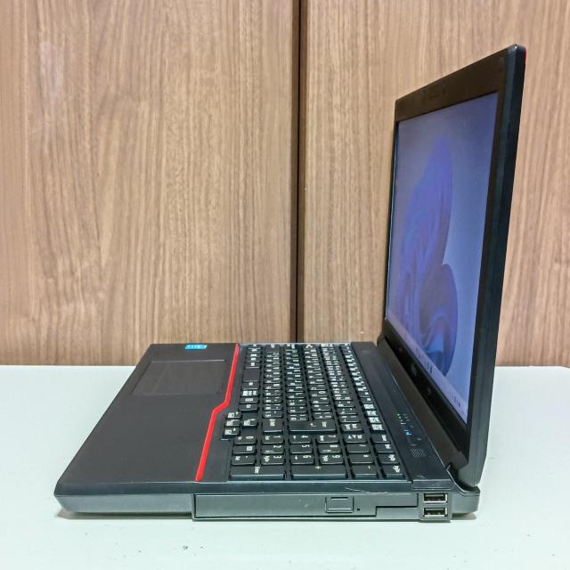 FUJITSU LIFEBOOK Corei5 ������8GB SSD240GB Windows11 �m�[�g�p�\�R��DVD �e���L�[ �� PC�{��/���Ӌ@��� 
