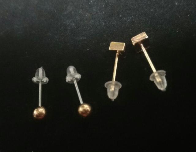 未使用 ピアス 2点セット スクエア ボール ゴールド シンプル < 女性アクセサリー/時計 未使用 ピアス 2点セット スクエア ボール ゴールド シンプル < 女性アクセサリー/時計の