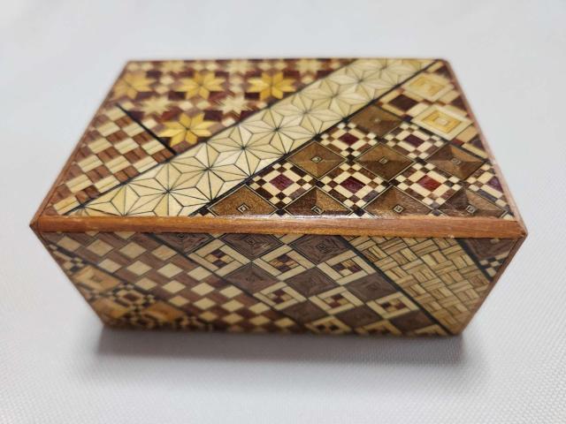 中古★寄せ木細工秘密箱★アンティーク品小物入れ。 < インテリア/ライフ 中古★寄せ木細工秘密箱★アンティーク品小物入れ。 < インテリア/ライフの