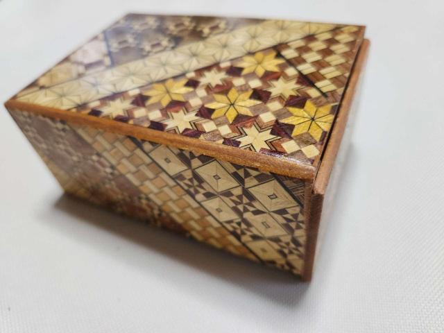 中古★寄せ木細工秘密箱★アンティーク品小物入れ。 < インテリア/ライフ 中古★寄せ木細工秘密箱★アンティーク品小物入れ。 < インテリア/ライフの