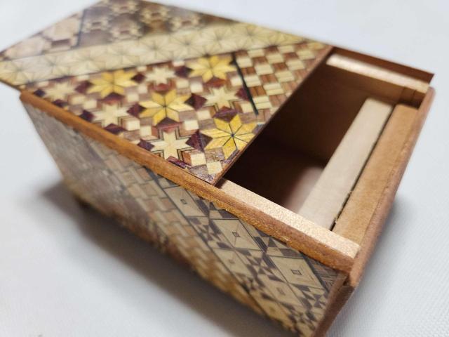 中古★寄せ木細工秘密箱★アンティーク品小物入れ。 < インテリア/ライフ 中古★寄せ木細工秘密箱★アンティーク品小物入れ。 < インテリア/ライフの