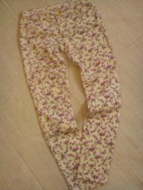 *MOSSIMO SUPPLY CO*小花柄ストレッチパンツ サイズ7 < 女性ファッション  *MOSSIMO SUPPLY CO*小花柄ストレッチパンツ サイズ7 < 女性ファッションの