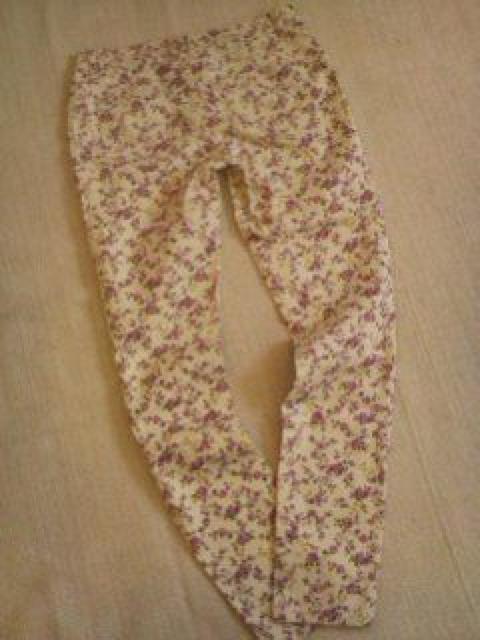 *MOSSIMO SUPPLY CO*小花柄ストレッチパンツ サイズ7 < 女性ファッション  *MOSSIMO SUPPLY CO*小花柄ストレッチパンツ サイズ7 < 女性ファッションの