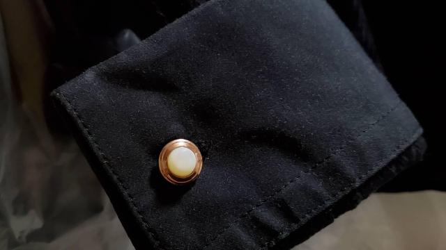 正規限定 デュポン リフレクション リバーシブルカフス シェル×黒×PG系ブロンズ ボタン < 男性アクセサリー/時計  正規限定 デュポン リフレクション リバーシブルカフス シェル×黒×PG系ブロンズ ボタン < 男性アクセサリー/時計の
