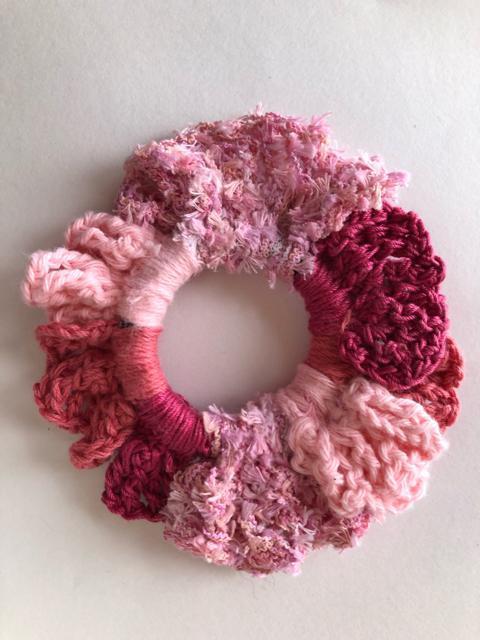 ハンドメイド シュシュ ピンク グラデーションカラー < 女性ファッション  ハンドメイド シュシュ ピンク グラデーションカラー < 女性ファッションの