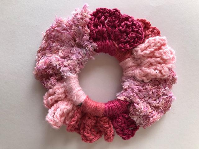 ハンドメイド シュシュ ピンク グラデーションカラー < 女性ファッション  ハンドメイド シュシュ ピンク グラデーションカラー < 女性ファッションの