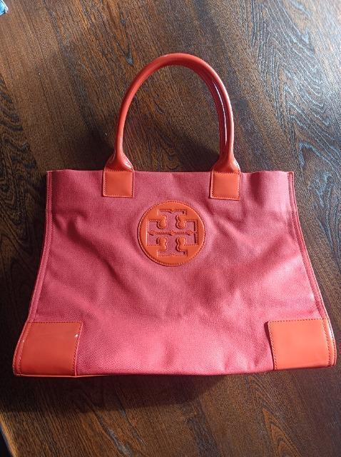 トリバーチ★迫力のデカマーク★レアカラー朱色オレンジ★美美品★素敵過ぎ★収納大★ < 女性ファッション トリバーチ★迫力のデカマーク★レアカラー朱色オレンジ★美美品★素敵過ぎ★収納大★ < 女性ファッションの