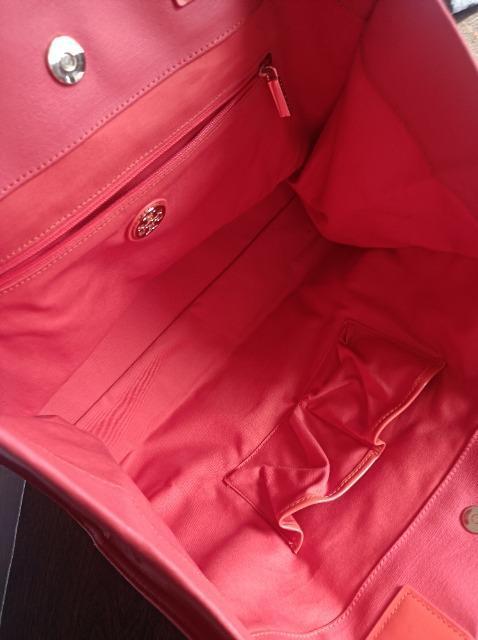 トリバーチ★迫力のデカマーク★レアカラー朱色オレンジ★美美品★素敵過ぎ★収納大★ < 女性ファッション トリバーチ★迫力のデカマーク★レアカラー朱色オレンジ★美美品★素敵過ぎ★収納大★ < 女性ファッションの