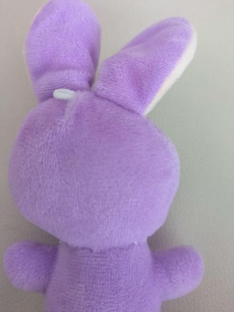 パープルバニー ぬいぐるみ リボン付き ふわふわ触感のキュートなうさぎのマスコット < おもちゃ パープルバニー ぬいぐるみ リボン付き ふわふわ触感のキュートなうさぎのマスコット < おもちゃの