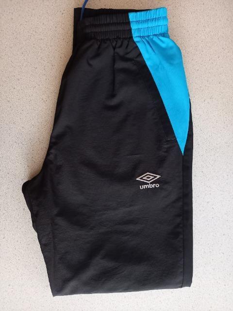 激安87%オフ!umbro、軽量ロングパンツ(黒青、メンズM) < 男性ファッション  激安87%オフ!umbro、軽量ロングパンツ(黒青、メンズM) < 男性ファッションの