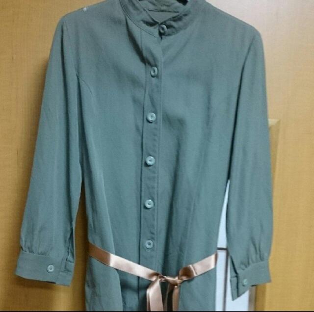 グレー リメイク 厚地シャツ ピンクサテンリボンベルト 花アップリケ 昭和ビンテージ 昭和レトロ M スーザン・チャンチオロ風 < 女性ファッション  グレー リメイク 厚地シャツ ピンクサテンリボンベルト 花アップリケ 昭和ビンテージ 昭和レトロ M スーザン・チャンチオロ風 < 女性ファッションの