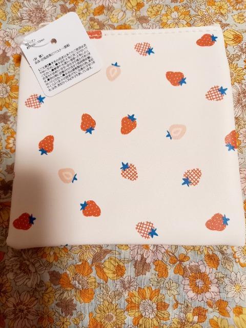 新品☆苺柄フラットポーチ☆ < インテリア/ライフ  新品☆苺柄フラットポーチ☆  < インテリア/ライフの