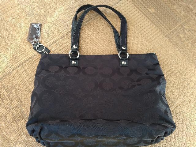正規品 コーチ COACH オプアート柄 チャーム3付きトートバッグ 黒 < ブランド 正規品 コーチ COACH オプアート柄 チャーム3付きトートバッグ 黒 < ブランドの