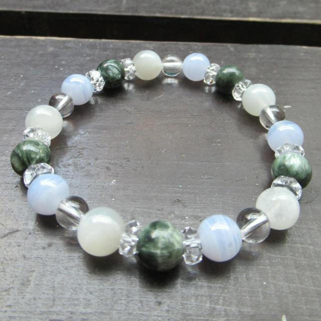 セラフィナイトxブルーレースxムーンストーンブレスレット 天然石 パワーストーン < 女性アクセサリー/時計 セラフィナイトxブルーレースxムーンストーンブレスレット 天然石 パワーストーン < 女性アクセサリー/時計の