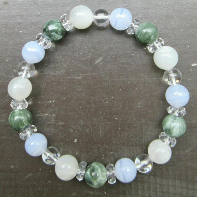 セラフィナイトxブルーレースxムーンストーンブレスレット 天然石 パワーストーン < 女性アクセサリー/時計 セラフィナイトxブルーレースxムーンストーンブレスレット 天然石 パワーストーン < 女性アクセサリー/時計の