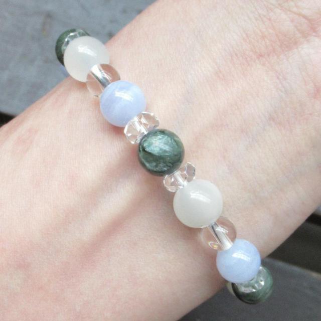 セラフィナイトxブルーレースxムーンストーンブレスレット 天然石 パワーストーン < 女性アクセサリー/時計 セラフィナイトxブルーレースxムーンストーンブレスレット 天然石 パワーストーン < 女性アクセサリー/時計の