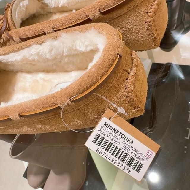 新品!!◆MINNETONKA/ミネトンカ◆キャリースリッパモカシン6★CALLY SLIPPER*欠品カラー < ブランド 新品!!◆MINNETONKA/ミネトンカ◆キャリースリッパモカシン6★CALLY SLIPPER*欠品カラー < ブランドの